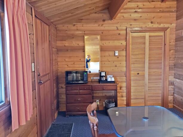 Imagen general del Hotel Rocky Inn, Valemount. Foto 1