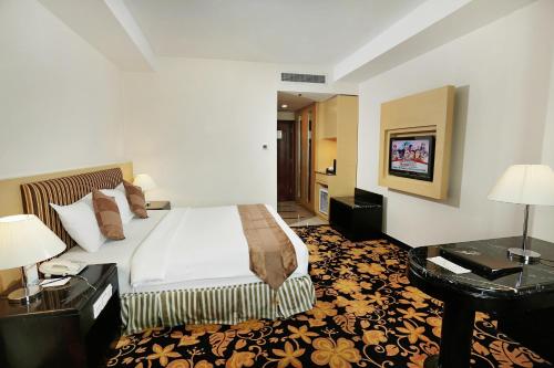 Imagen de la habitación del Hotel Rocky Plaza Hotel Padang. Foto 2
