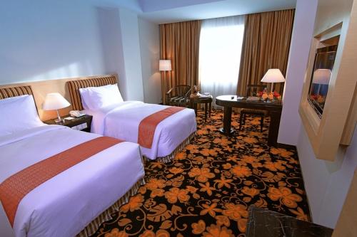 Imagen de la habitación del Hotel Rocky Plaza Hotel Padang. Foto 4