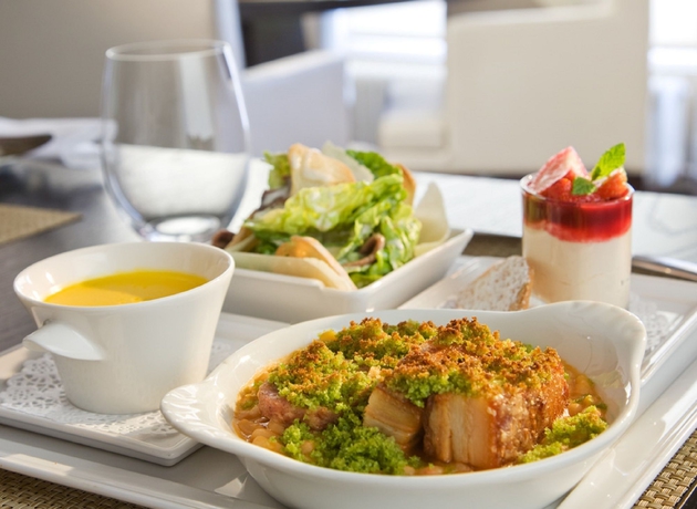 Imagen del bar/restaurante del Hotel Rocpool Reserve. Foto 2