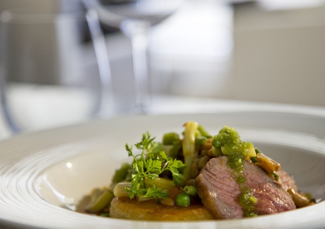 Imagen del bar/restaurante del Hotel Rocpool Reserve. Foto 3