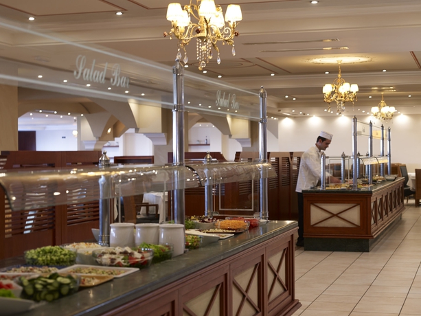 Imagen del bar/restaurante del Hotel Roda Beach Resort and Spa All-inclusive. Foto 5