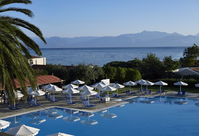 Imagen de la piscina del Hotel Roda Beach Resort and Spa All-inclusive. Foto 22