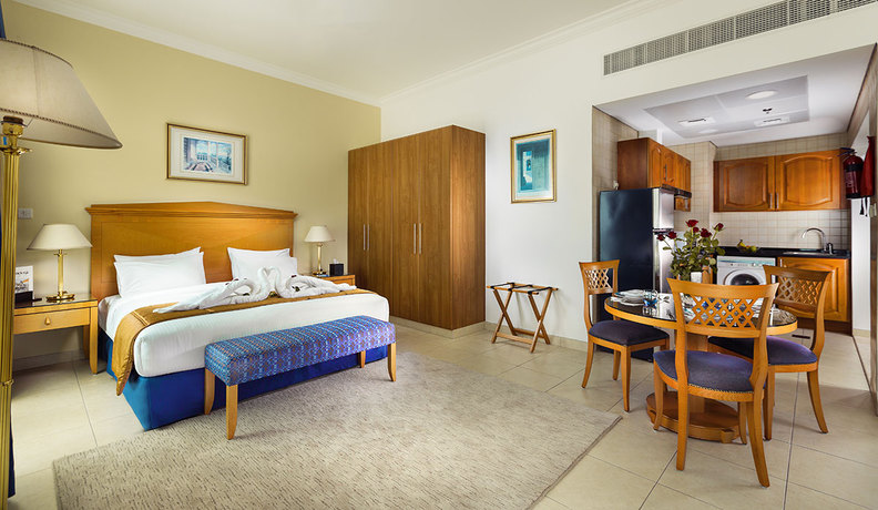 Imagen de la habitación del Hotel Roda Metha Suites. Foto 3