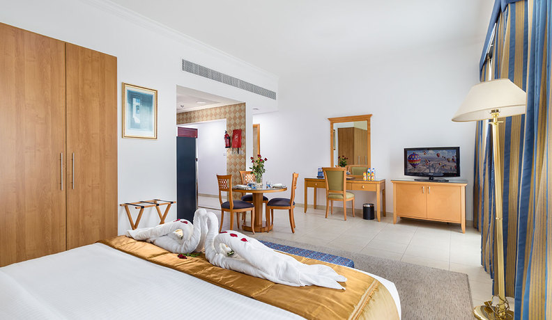 Imagen de la habitación del Hotel Roda Metha Suites. Foto 4