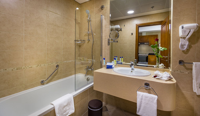 Imagen de la habitación del Hotel Roda Metha Suites. Foto 5