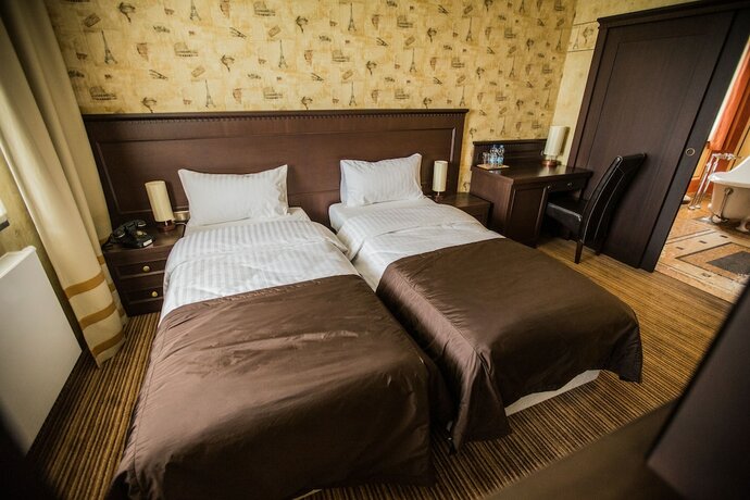 Imagen de la habitación del Hotel Rodan. Foto 17