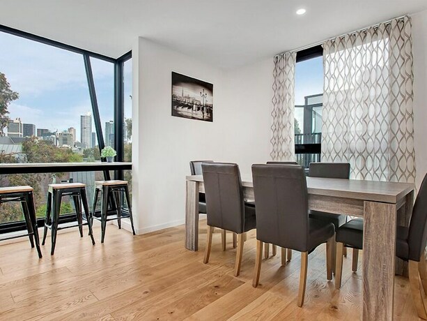 Imagen de la habitación del Hotel Roden Residences. Foto 25