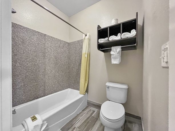 Imagen de la habitación del Hotel Rodeo Lodge. Foto 9