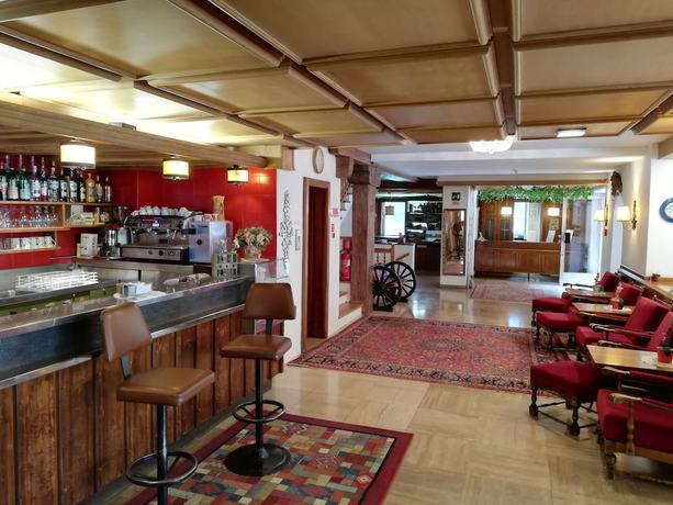 Imagen de los interiores del Hotel Rodes. Foto 20