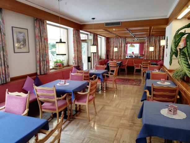 Imagen del bar/restaurante del Hotel Rodes. Foto 2