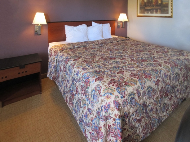 Imagen de la habitación del Hotel Rodeway Inn, ARLINGTON. Foto 3