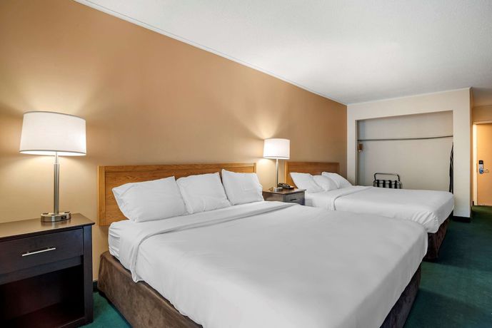 Imagen de la habitación del Hotel Rodeway Inn And Suites, Camelot Mobile Home Park. Foto 3