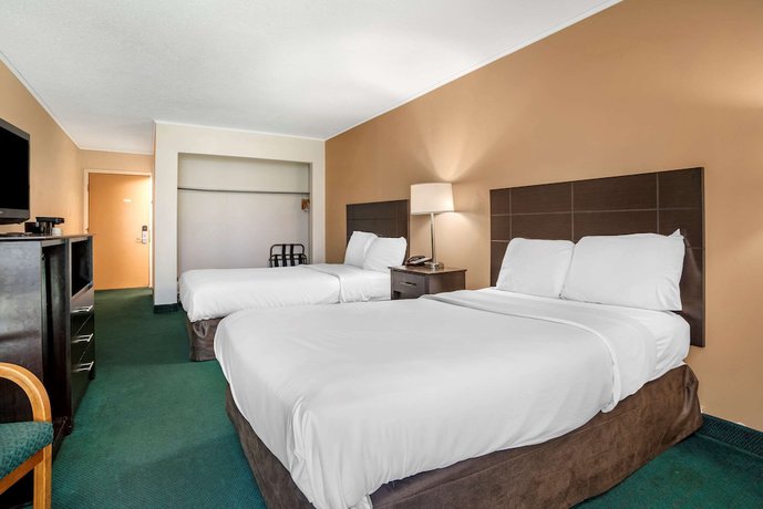 Imagen de la habitación del Hotel Rodeway Inn And Suites, Camelot Mobile Home Park. Foto 4