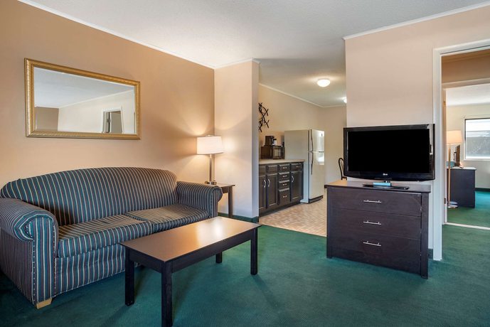 Imagen de la habitación del Hotel Rodeway Inn And Suites, Camelot Mobile Home Park. Foto 7