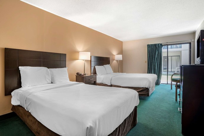 Imagen de la habitación del Hotel Rodeway Inn And Suites, Camelot Mobile Home Park. Foto 14
