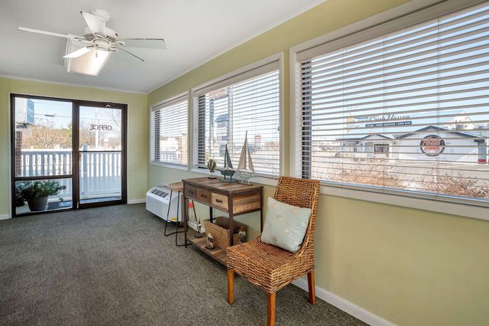 Imagen de los interiores del Hotel Rodeway Inn And Suites, Camelot Mobile Home Park. Foto 19