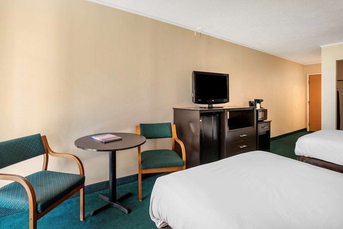 Imagen de la habitación del Hotel Rodeway Inn And Suites, Camelot Mobile Home Park. Foto 16