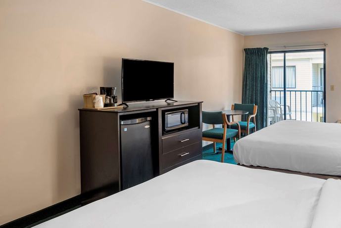 Imagen de la habitación del Hotel Rodeway Inn And Suites, Camelot Mobile Home Park. Foto 17