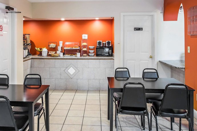 Imagen del bar/restaurante del Hotel Rodeway Inn And Suites, Carrollton. Foto 2