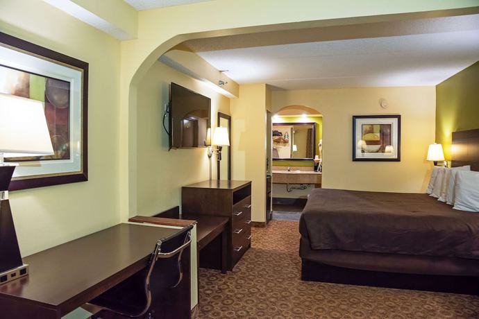 Imagen de la habitación del Hotel Rodeway Inn And Suites, Clarksville. Foto 6