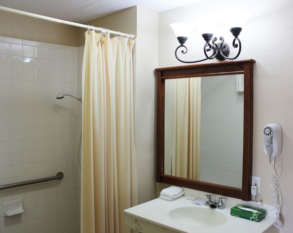 Imagen de los exteriores del Hotel Rodeway Inn And Suites, Columbia. Foto 14