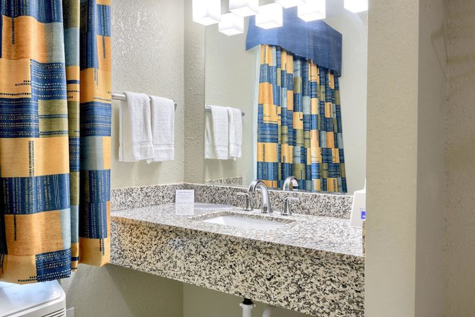 Imagen de la habitación del Hotel Rodeway Inn And Suites, Ithaca. Foto 4