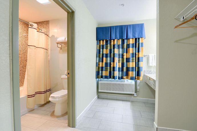 Imagen de la habitación del Hotel Rodeway Inn And Suites, Ithaca. Foto 6
