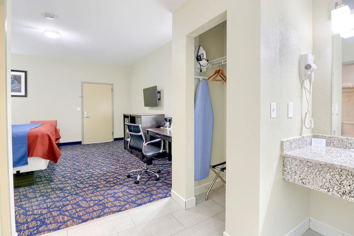 Imagen de la habitación del Hotel Rodeway Inn And Suites, Ithaca. Foto 16