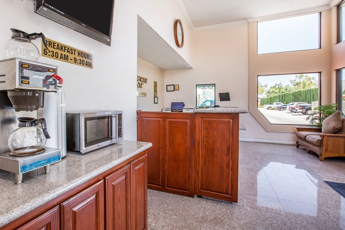 Imagen de los interiores del Hotel Rodeway Inn Artesia Cerritos. Foto 9