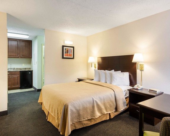 Imagen de la habitación del Hotel Rodeway Inn At Fort Lee. Foto 9