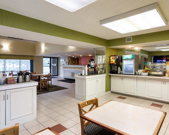 Imagen del bar/restaurante del Hotel Rodeway Inn At Fort Lee. Foto 3