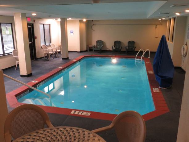 Imagen de la piscina del Hotel Rodeway Inn At Six Flags. Foto 20