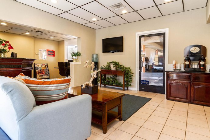 Imagen de los interiores del Hotel Rodeway Inn Auburn - Foresthill. Foto 19