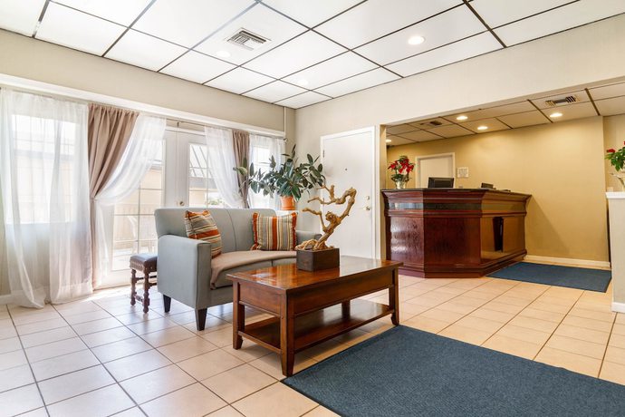 Imagen de los interiores del Hotel Rodeway Inn Auburn - Foresthill. Foto 20
