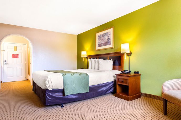Imagen de la habitación del Hotel Rodeway Inn Auburn - Foresthill. Foto 11