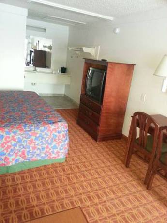 Imagen de la habitación del Hotel Rodeway Inn Auburn Hills. Foto 11