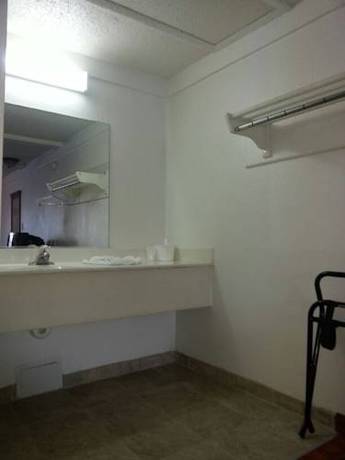Imagen de la habitación del Hotel Rodeway Inn Auburn Hills. Foto 13