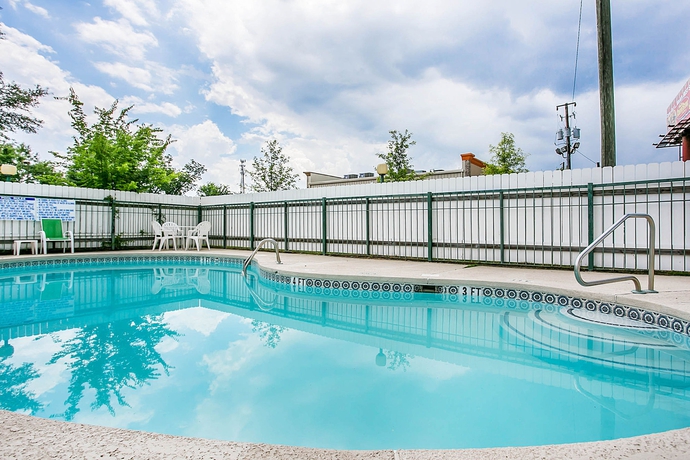 Imagen de la piscina del Hotel Rodeway Inn, Augusta. Foto 14