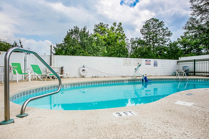 Imagen de la piscina del Hotel Rodeway Inn, Augusta. Foto 15