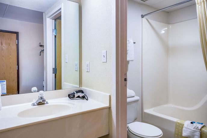 Imagen de la habitación del Hotel Rodeway Inn Branson, Brick House. Foto 4