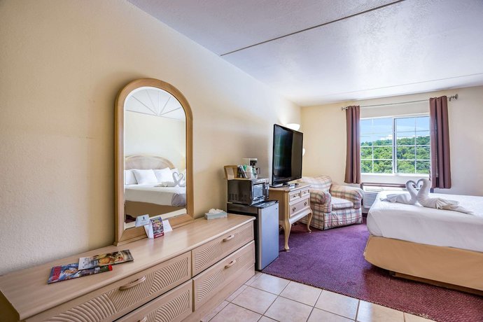 Imagen de la habitación del Hotel Rodeway Inn Branson, Brick House. Foto 5