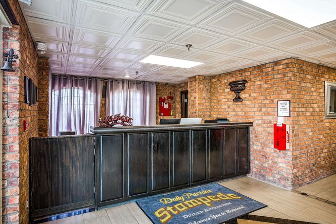 Imagen de los interiores del Hotel Rodeway Inn Branson, Brick House. Foto 18