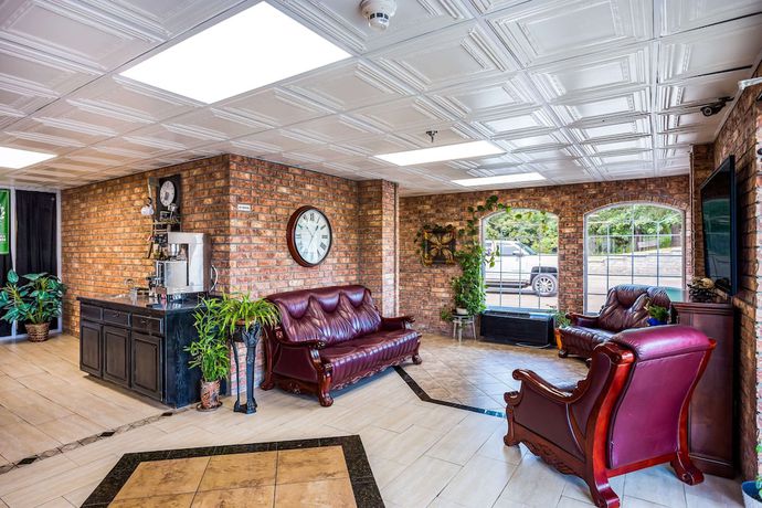 Imagen de los interiores del Hotel Rodeway Inn Branson, Brick House. Foto 19