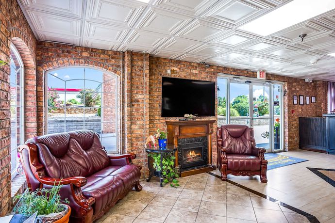 Imagen de los interiores del Hotel Rodeway Inn Branson, Brick House. Foto 20