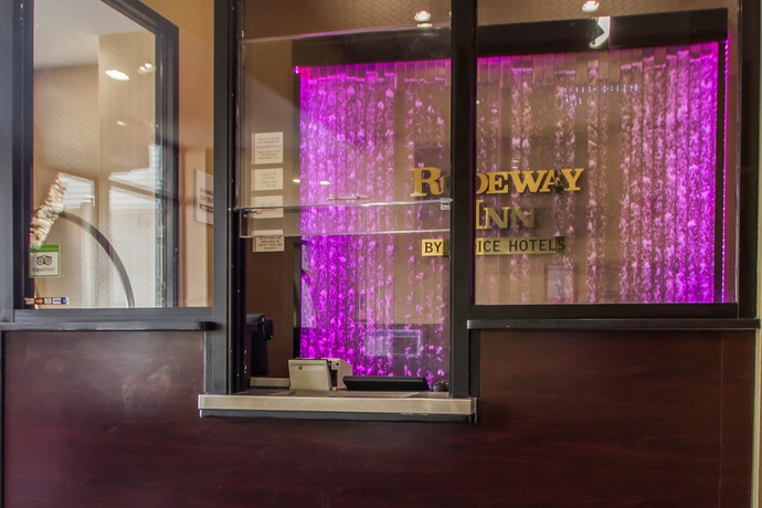 Imagen de los interiores del Hotel Rodeway Inn Bronx Zoo. Foto 9