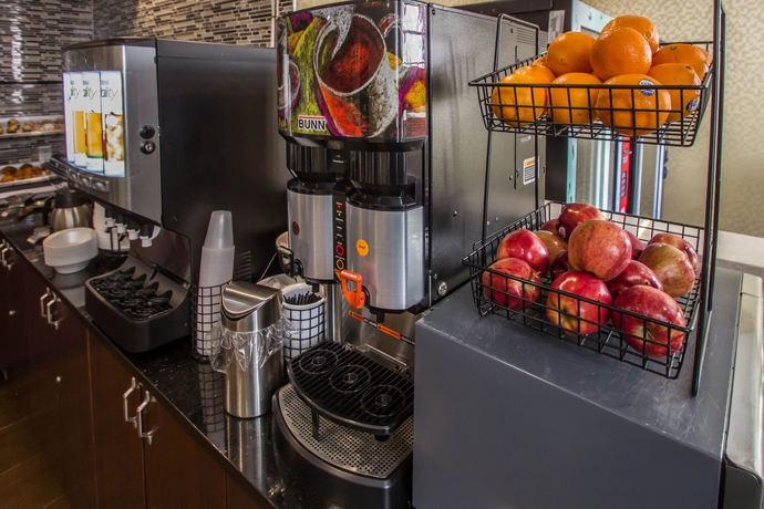 Imagen del bar/restaurante del Hotel Rodeway Inn Bronx Zoo. Foto 3