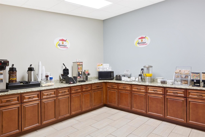 Imagen del bar/restaurante del Hotel Rodeway Inn Charlotte Airport Area. Foto 5