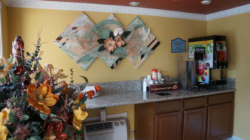 Imagen de los interiores del Hotel Rodeway Inn Chico University Area. Foto 19
