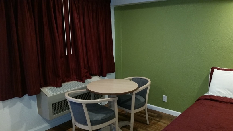 Imagen de la habitación del Hotel Rodeway Inn Civic Center. Foto 7